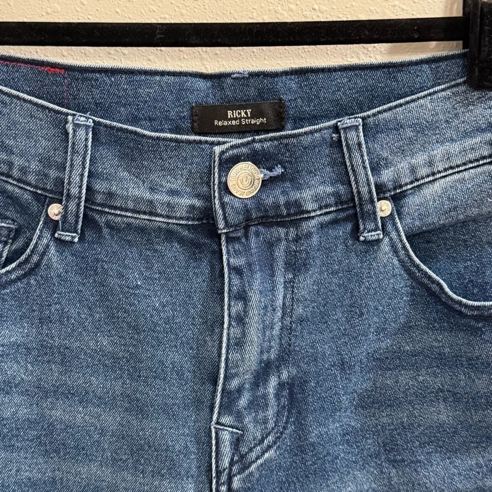 True Religion NWT 32 Medium Wash Ricky SN Relaxed Straight Cut Off Denim Shorts